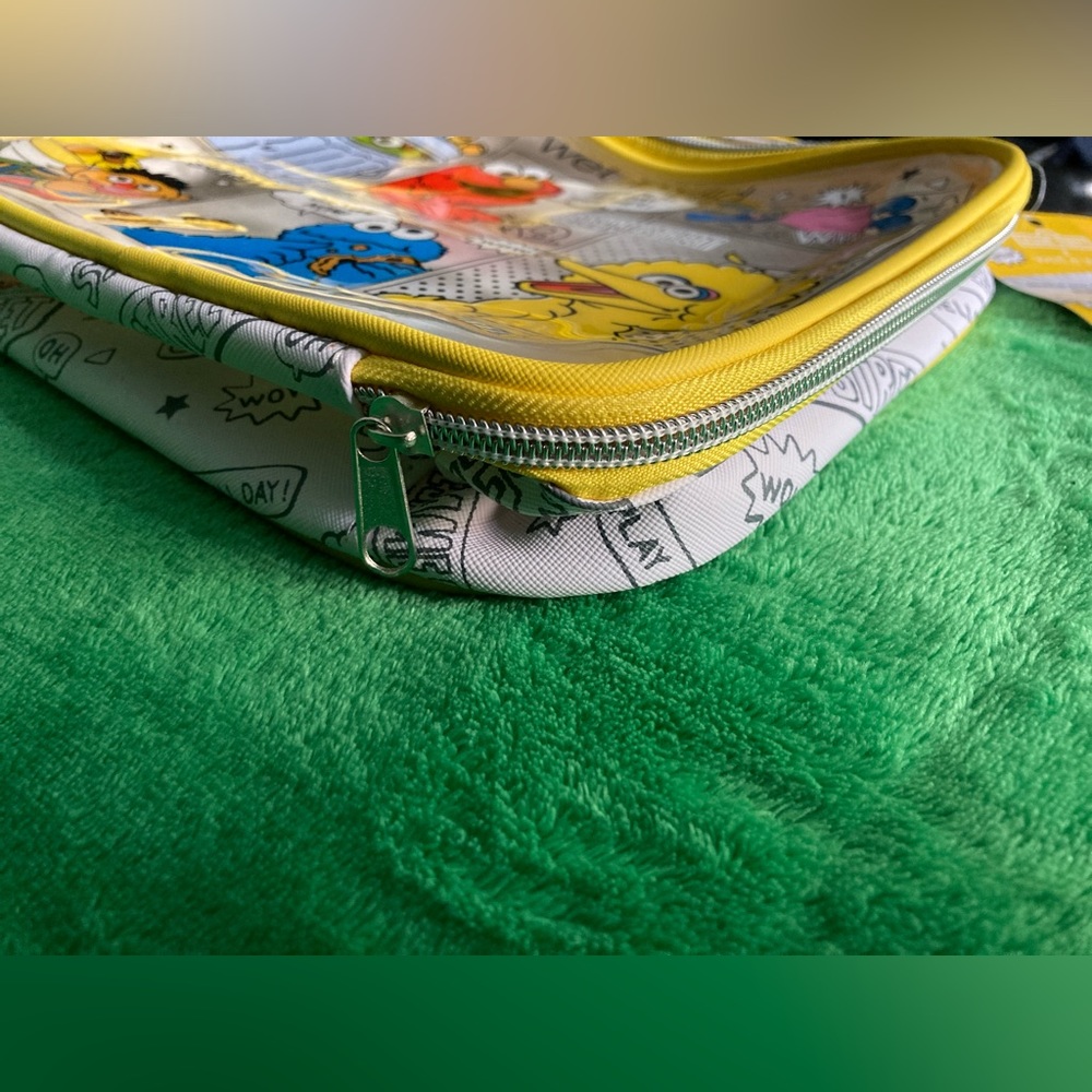 Wet N Wild Sesame Street Makeup Bag - Picture 5 of 10